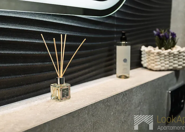 Апартаменти Fuzja Black&white By Lookap *